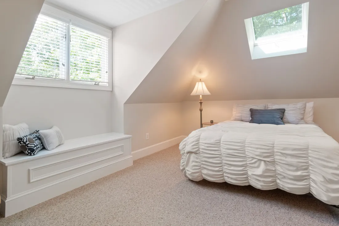 Chambre aménagée sous des combles isolés (Marguerittes, Gard)